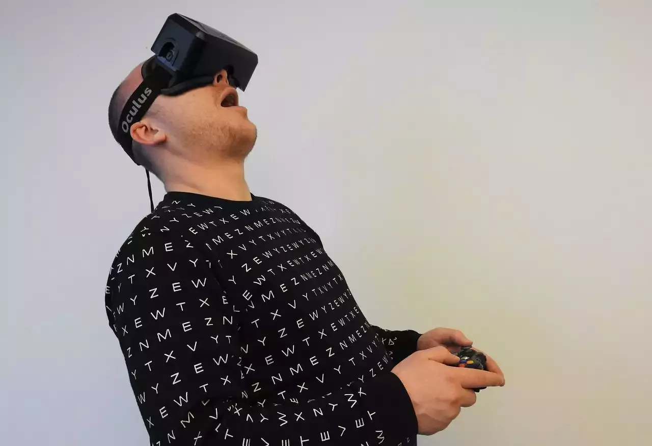 טכנולוגיית מציאות מדומה היא מחליף משחק